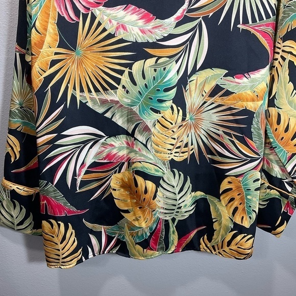 Revolve Petersyn Savina  Black Tropical Leaf Button Down size XS T04 - Picture 12 of 14